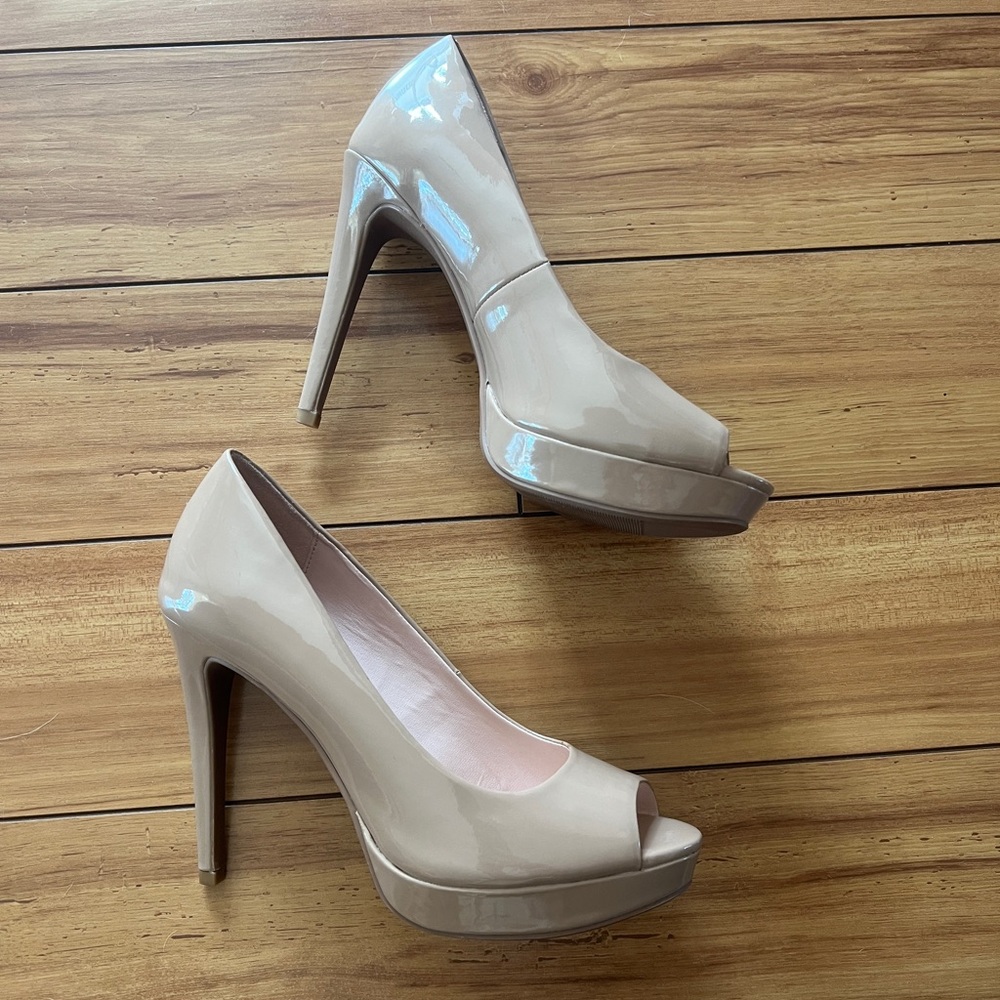 NEW 🍨 Cream/Nude peep toe pumps